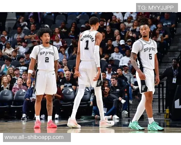 马刺不应冒险追逐字母哥应优先考虑引进保罗 马刺不应冒险追逐字母哥应优先考虑引进保罗