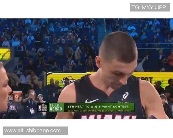 长江后浪推前浪文班对位浓眉续写传奇砍下40分15篮板的辉煌表现